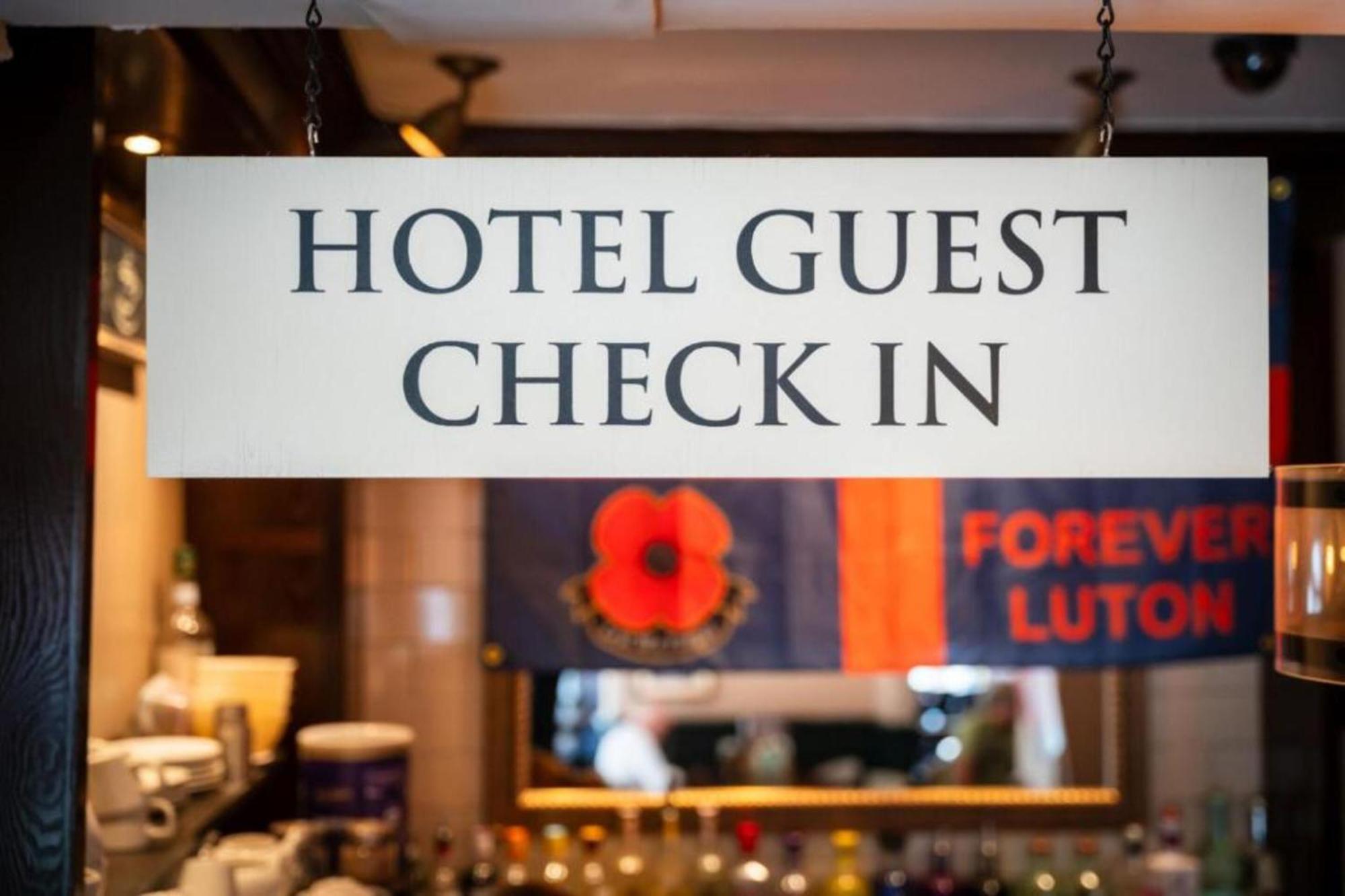 Oyo The Red Lion Hotel Luton  Eksteriør billede