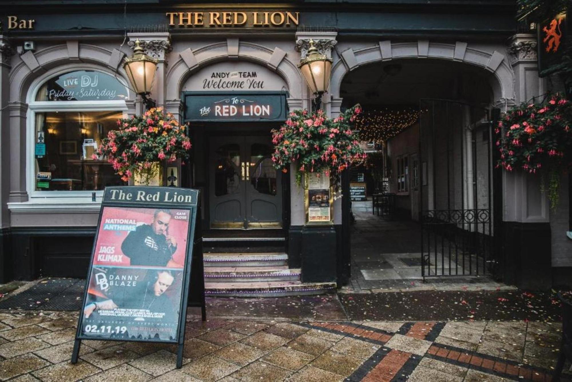 Oyo The Red Lion Hotel Luton  Eksteriør billede
